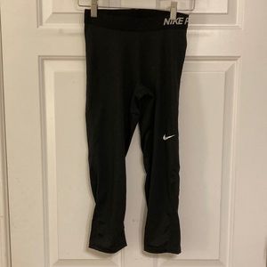 NWOT Nike Pro Quarter Length Cropped Leggings